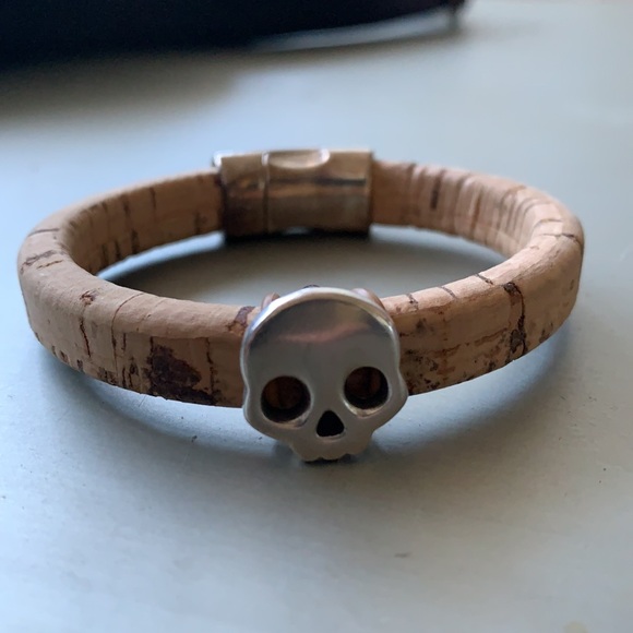 Natural cork bracelet with sterling silver skull charm - Picture 3 of 5
